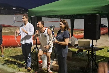 Torneo di rugby “al tocco” in ricordo di Massimo Cirilli (in foto Federico e Matteo Cirilli e mamma Titti)