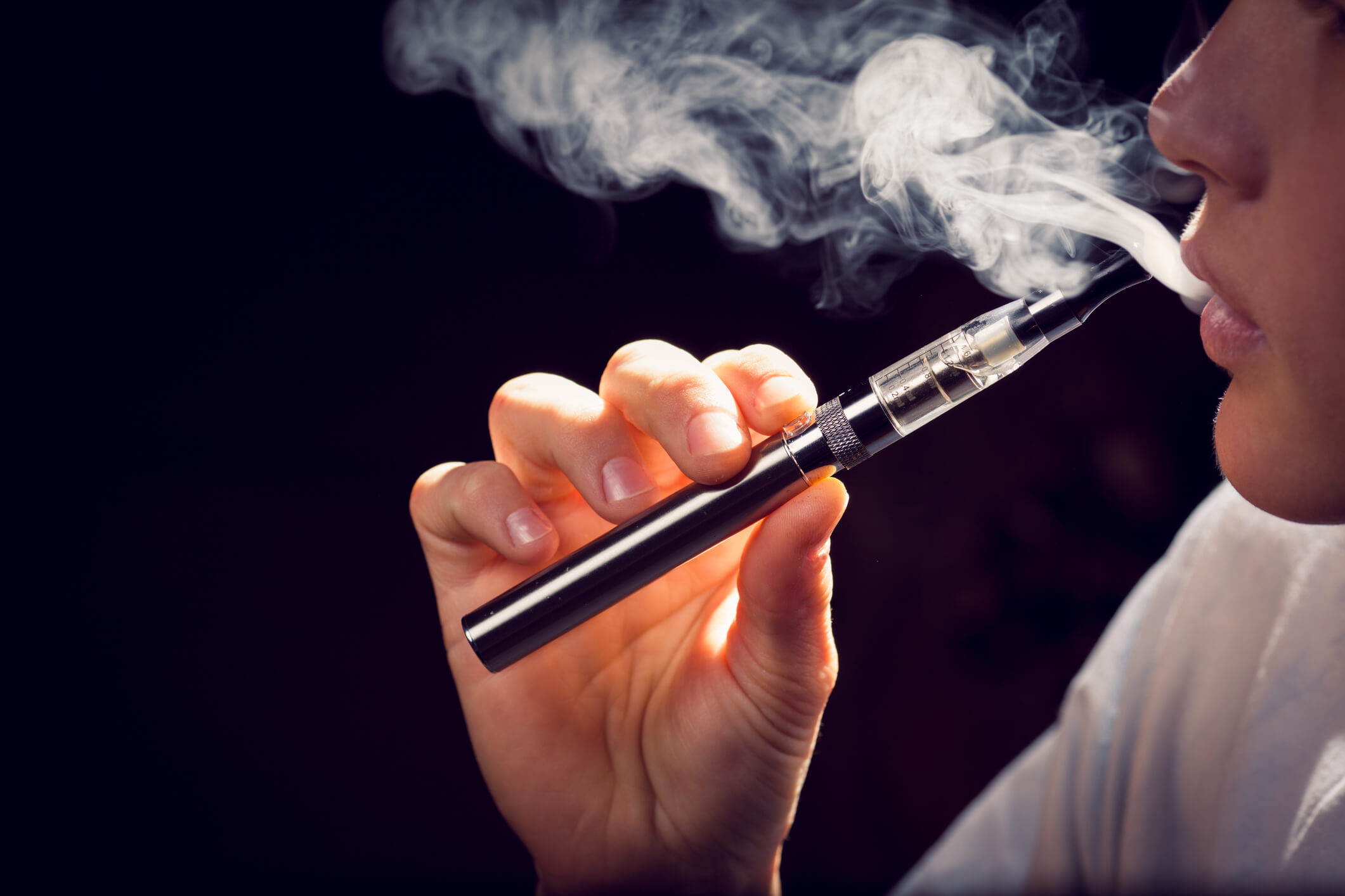 Sigarette elettroniche, senza fumo e tradizionali: quali fanno meno male? 