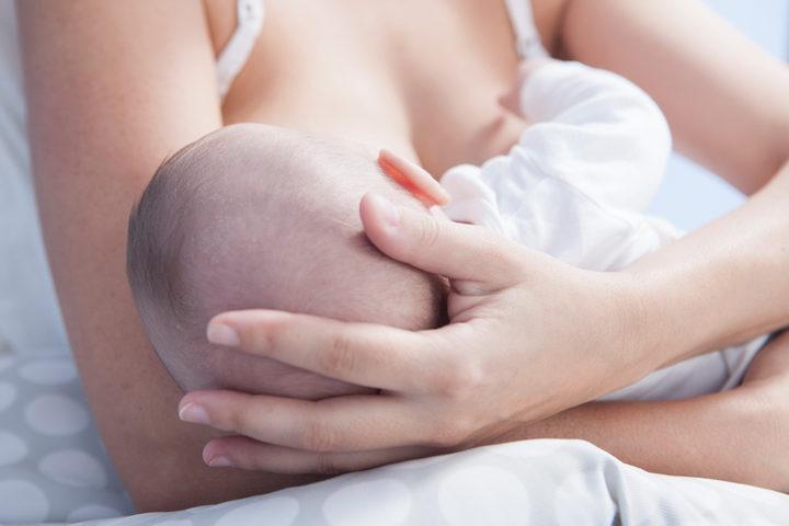 Fra i benefici dell'allattamento al seno anche la protezione dal tumore dell'utero