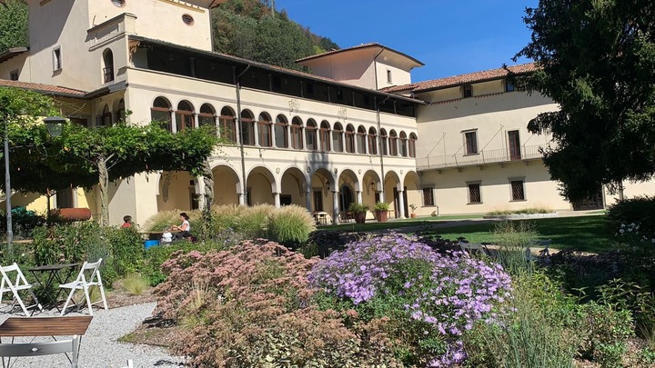 A Bergamo Yoga in Castello per sostenere la ricerca sui tumori femminili 