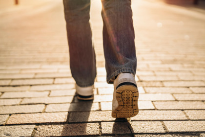 Contro la depressione, camminare aiuta. Ecco quanto